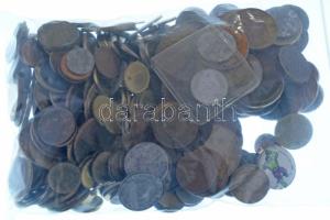Vegyes, magyar és külföldi érmetétel mintegy ~1kg súlyban T:vegyes Mixed, Hungarian and foreign coin lot (~1kg) C:mixed