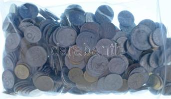 Vegyes, magyar és külföldi érmetétel mintegy ~1kg súlyban T:vegyes Mixed, Hungarian and foreign coin lot (~1kg) C:mixed