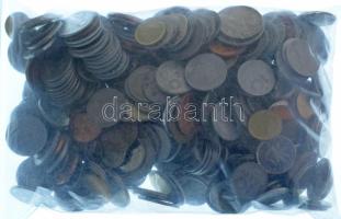 Vegyes, magyar és külföldi érmetétel mintegy ~1kg súlyban T:vegyes Mixed, Hungarian and foreign coin lot (~1kg) C:mixed