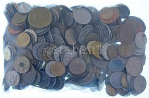 Vegyes, magyar és külföldi érmetétel mintegy ~1kg súlyban T:vegyes Mixed, Hungarian and foreign coin lot (~1kg) C:mixed