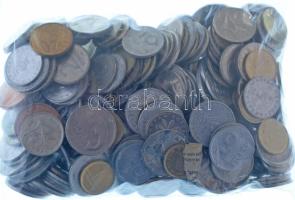Vegyes, magyar és külföldi érmetétel mintegy ~750g súlyban T:vegyes Mixed, Hungarian and foreign coin lot (~750g) C:mixed