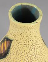 Ugrasztott mázas iparművész váza, Terv.: Várdeák Ildikó, minimális mázhibával, m: 22,5 cm