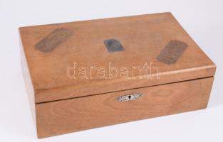 1917 Háborús emlék díszdoboz, kulcs nélkül, belefoglalva Isonzo-Armee 1915 - I. Világháborús sapkajelvény, 20x32 cm