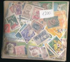 1.200 db vegyes külföldi bélyeg ömlesztve tasakban