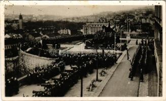 Budapest I. Az 1848-49-es szabadságharci zászlók ünnepélyes hazahozatala Oroszországból 1941. március 23-24. A zászlókat a Hadimúzeum átveszi / Russia returns the flags of the 1848-49 Hungarian War of Independence (fl)