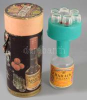 Likőripari Vállalat barackpálinka üres üveg 6 pohárral, karton tartóban, m: 29 cm