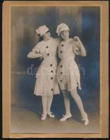 Színésznők. Siner Rózsi műterme, Temesvár, szárazpecséttel jelzett. kartonon 18x24 cm