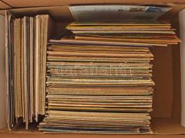 485 db MODERN üdvözlő képeslap, karácsonyi, húsvéti, újévi, nőnapi stb., motívumlapok dobozban / 485...