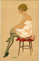 Erotikus hölgy művészlap / Italian erotic lady art postcard. 3241-9. s: Calderara (vágott / cut)