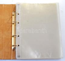 Négygyűrűs, barna műbőr "Numis Briefe" album, 21db osztás nélküli és 19db kettes osztású berakólappal, tokkal. Használt, jó állapotban