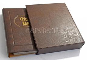 Négygyűrűs, barna műbőr "Numis Briefe" album, 21db osztás nélküli és 19db kettes osztású b...