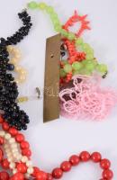 Nagy doboznyi bizsu ékszer. érdekes darabokkal nagyrészt nyakláncok