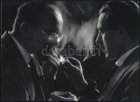 cca 1938 Dulovits Jenő (1903-1972) budapesti fotóművész felvétele (Dohányosok), 1 db modern nagyítás jelzés nélkül, 15x21 cm