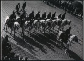 cca 1936 Escher Károly (1890-1966) budapesti fotóriporter és fotóművész felvétele (Felvonulás), 1 db modern nagyítás jelzés nélkül, 15x21 cm
