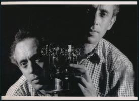 cca 1952 Marton Ervin (1912-1968) később Ervin Marton, magyar - francia fotóművész felvétele (Trükkös önarckép), 1 db modern nagyítás jelzés nélkül, 15x21 cm