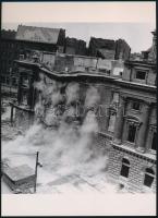 1965 Budapest, a Nemzeti Színház utolsó lehelete, 1 db modern nagyítás, jelzés nélkül, 21x15 cm