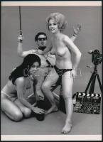 cca 1967 "A felnőttfilmes operatőr megadja magát", szolidan erotikus felvétel, 1 db modern nagyítás, jelzés nélkül, 21x15 cm