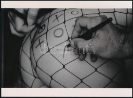 cca 1977 "Szolidan erotikus farcellázás, azaz parcellázás", 1 db modern nagyítás, jelzés nélkül, 15x21 cm