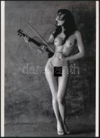 cca 1968 "Szonja szonátája egy szál hegedűre", szolidan erotikus felvétel, 1 db modern nagyítás, jelzés nélkül, 21x15 cm