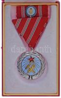 1954. "Munka Érdemérem" zománcozott bronz kitüntetés mellszalagon, miniatűrrel szalagsávon, nem eredeti tokban T:XF NMK 606.