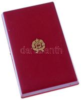 1954. "Munka Érdemérem" zománcozott bronz kitüntetés mellszalagon, miniatűrrel szalagsávon...