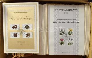 NSZK és Berlin elsőnapi lapok készlet, legalább 600-700 db karton dobozban