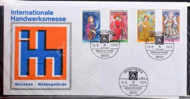 100 férőhelyes újszerű állapotú FDC berakó 23 cm hosszú borítékok részére, benne kb 70 főleg német és osztrák FDC és alkalmi küldemény