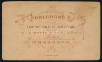 cca 1875 Kislány portréja, vizitkártya Perlgrund E. budapesti műterméből (,,Perlgrund E. fényképésze...