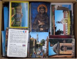 35 db MODERN város képeslapfüzet dobozban / 35 modern town postcards in a box