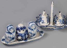 Orosz, Gzhell porcelán figurák és asztali só- és borsszóró készlet, kulacs, stb összesen 15 (18) db ...