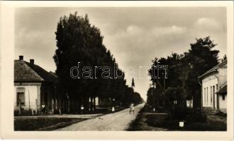 Magyarbánhegyes, utcarészlet. Képzőművészeti Alap