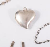 Kis ezüst tétel: 2 db nyaklánc + 2 db medál (szív, patkó), részben jelzett, összesen 12,7 g