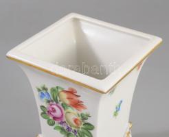 Herendi virágmintás talpas váza Kézzel festett, jelzett , hibátlan m: 14 cm