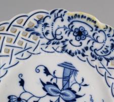 Meisseni áttört tányér, jelzett, ragasztónyommal d: 15 cm