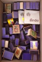 Rengeteg átnézetlen és rendezetlen régi magyar és külföldi bélyeg retró gyufás dobozokban, hullámkarton dobozban. Kincsvadászathoz ajánljuk!