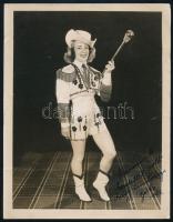 1946 Simon Böske (1907-1970) Miss Europa, az első magyar szépségkirálynő és hollíwoodi színésznő dedikált fotója 20x26 cm