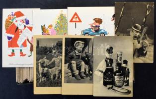 Legalább 700- 800 db kisalakú üdvözlőlap az 50-60-as évekből cipős dobozban