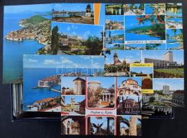 Jugoszlávia 700 db modern képeslap cipős dobozban, érdekes, változatos anyag