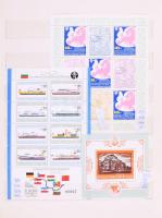 Vegyes tétel 20 db A/4, közepes és kis berakóban, lapokon és egy kisebb dobozban. Érdekes nagyon veg...