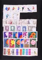 Vegyes tétel 20 db A/4, közepes és kis berakóban, lapokon és egy kisebb dobozban. Érdekes nagyon veg...