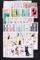 Vegyes tétel 20 db A/4, közepes és kis berakóban, lapokon és egy kisebb dobozban. Érdekes nagyon veg...