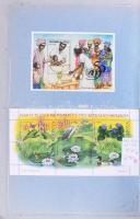 Vegyes tétel 20 db A/4, közepes és kis berakóban, lapokon és egy kisebb dobozban. Érdekes nagyon veg...