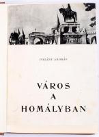 Pogány András: Város a homályban. Toronto, 1969., Patria Publishing, (München, Ledermüller Oliver-ny.), 207 p. Emigráns kiadás. Kiadói egészvászon-kötés, az eredeti elülső papírborítót az elülső szennylapra kasírozták.