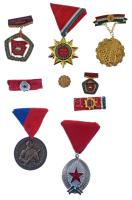 Vegyes 5db-os kitüntetés tétel, benne: 1960-1980 k. "A Vállalat Kiváló Brigádja - Szocialista Brigád" aranyozott, műgyantás jelvény miniatűrrel; 1964. "Munkásőr Emlékérem" bronz kitüntetés mellszalagon; 1970. "Felszabadulási Jubileumi Emlékérem" aranyozott, műgyantás bronz kitüntetés mellszalagon, miniatűrrel szalagsávon; 1970 k. "Kiváló Termelőszövetkezeti Dolgozó" aranyozott, műgyantás kitüntető jelvény hiányos miniatűrrel; 1985. "A Munka Érdemrend ezüst fokozata" zománcozott, ezüstözött bronz kitüntetés eredeti mellszalagon, miniatűrrel szalagsávon T:AU,XF