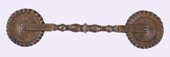 Antik réz kétvégű derelyevágó, h: 13 cm