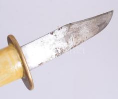 Tőr, csont fogóval, h: 29 cm