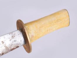 Tőr, csont fogóval, h: 29 cm