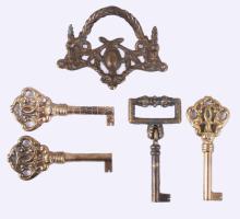 5 darab díszkulcs és fiókhúzó