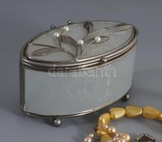 Ékszeres díszdoboz, tele bizsuval, közte ezüst (Ag) karkötő