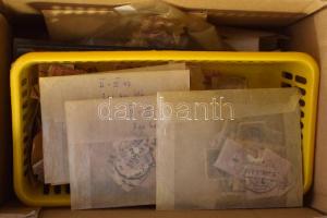 1874-1913 több 100 db krajcáros és Turul bélyeg régi hagyatékból, átnézetlen, sok szép bélyegzéssel, dobozban